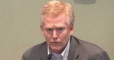 Alex Murdaugh Tearfully Pleads Guilty To Big-Time Fraud