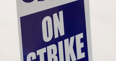 Auto workers still have room to expand their strike against car makers. But they also face risks