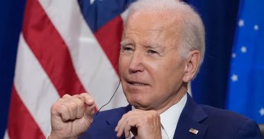 Biden administration grants protection to hundreds of thousands of Venezuelans, under pressure over border