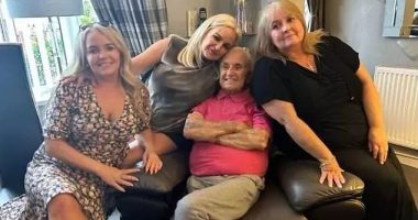Jimmy Fraser was first diagnosed in 2018, and the cancer was initially 'manageable'. (Pictured, the grandfather with his three daughters)