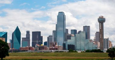 Dallas mayor switches parties, joins GOP