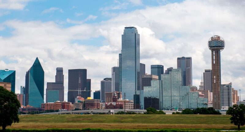Dallas mayor switches parties, joins GOP