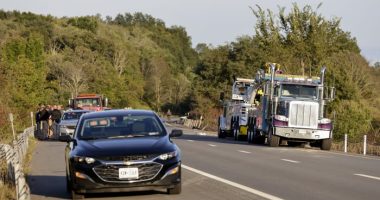 Bus carrying high school students to band camp crashes, killing 2 and seriously injuring others