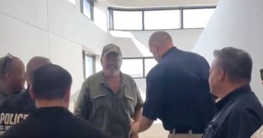 Fugitive Shares a Laugh With Deputies After 32 Years on the Run