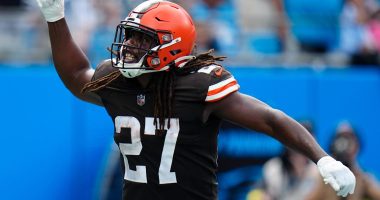 Kareem Hunt thrilled to re-sign with 'hometown' Cleveland Browns after Nick Chubb's season-ending injury