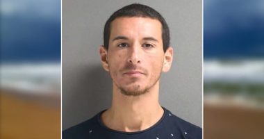 Man accused of stealing phone from body washed up on Florida beach