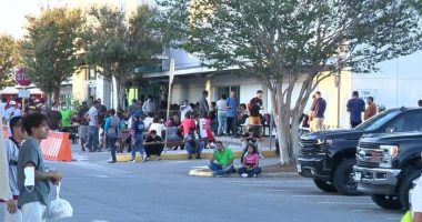 Migrants find themselves waiting for days in San Antonio before heading to their next destinations
