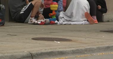 Migrants in Chicago: City Council members to debate city's sanctuary city status