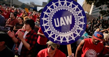 Negotiations continue in Detroit as UAW threatens to widen strike