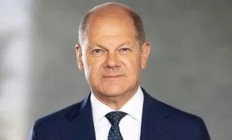 Olaf Scholz Eye Patch After Eye Injury | Accident And Nose Scar
