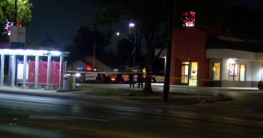2 people wounded in overnight shootout in front of Jack in the Box restaurant, SAPD says