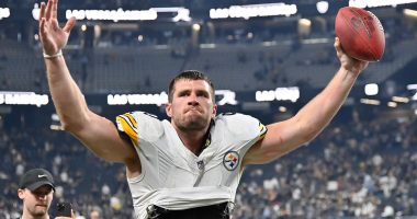 Steelers' team plane makes emergency landing in Kansas City, no injuries reported