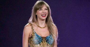 Taylor Swift fuels dating rumors after cheering on Chiefs with Travis Kelce's mom