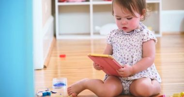 Too much screen time at young age linked to higher likelihood of developmental delays, study finds