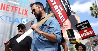 WGA & Studio CEOs To Meet Again Friday; Guild Urges Members To Get Out On Picket Lines In Force