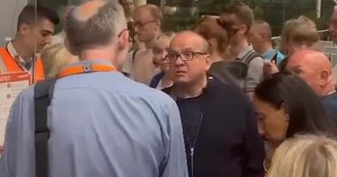 'You can either be a man or you can be a coward… what are you?' Moment millionaire Dragons Den star Touker Suleyman launches furious rant at easyJet worker on behalf of fellow passengers after flight was delayed by FOUR DAYS
