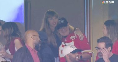 Travis Kelce's mom, Donna, joined Taylor Swift in a suite at MetLife Stadium Sunday night