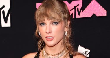 Body Language Expert Tells Us Donna Kelce Already Approves Of Taylor Swift