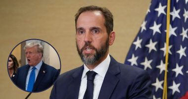 Feds slam Trump's 'flawed legal theory' to 'delay' trial
