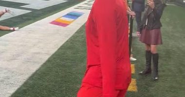 The Kansas City Chiefs' tight end, 33, had his game face as he prepared to play the Jets on Sunday - after his new suspected lover Taylor Swift cheered him on last week