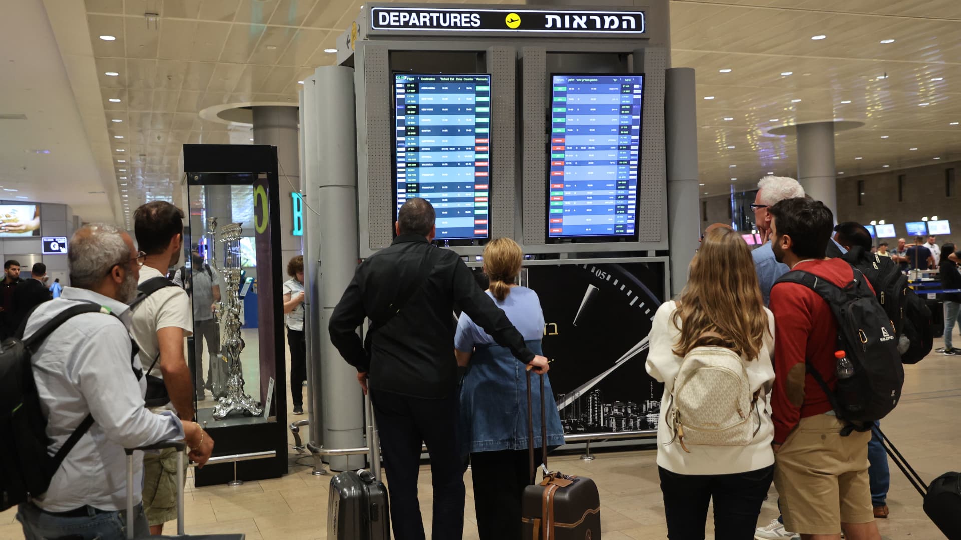 Major airlines suspend Israel flights after attacks – Internewscast Journal