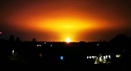 Oxford rocked by huge mysterious explosion 'caused by lightning strike' which sent fireball into the sky and 'cut off power to over 1,000 homes'