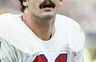 Former NFL star Russ Francis has been killed alongside a pilot in a plane crash, according to reports