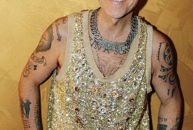 robbie-williams-reveals-his-two-stone-weight-loss-is-thanks-to