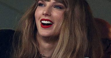 Taylor Swift Brings Her Squad to Cheer on Travis Kelce at NFL Game