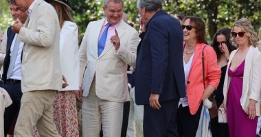 At the marriage of his Downton Abbey co-star Michelle Dockery last weekend, Hugh Bonneville looked trimmer, while the wedding ring he had worn for 25 years was nowhere to be seen – and neither was his loyal wife Lulu Williams
