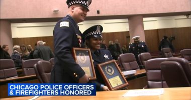Chicago police officers, firefighters honored for bravery and courage at City Hall