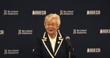 Gov. Ivey speaks on broadband expansion during Walker County school visit
