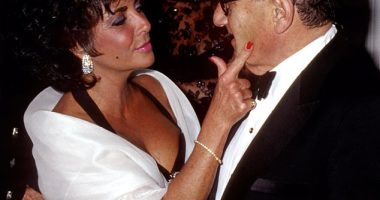 Kissingerarranged to be photographed with beauties like Elizabeth Taylor