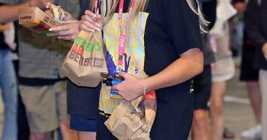Teenagers smoking vapes (about, out partying at Schoolies) are on the rise and the number of smoker in the 14-17 age group is also booming in Australia