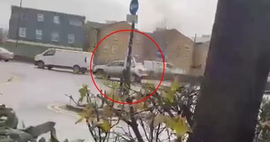 Moment row erupts when man tries to pull down a Palestine flag from a lamppost in east London
