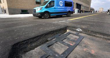 New tech Detroit roadway can charge electric vehicles as they drive