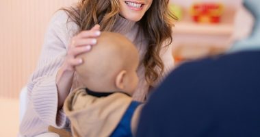 Queen Rania of Jordan visited the King Hussein Cancer Center in Amman to meet Palestinian children from Gaza who have been evacuated to Jordan to continue their treatment