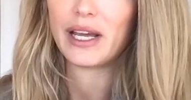 Sports Illustrated Swimsuit model Kate Bock has opened up about the horrifying pressure that she faced to lose weight when she was first starting out as a teen fashion star