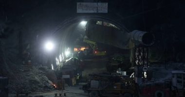 Tunnel rescue Uttarakhand, India: Indian rescuers pull out all 41 workers who were trapped for 17 days, minister says