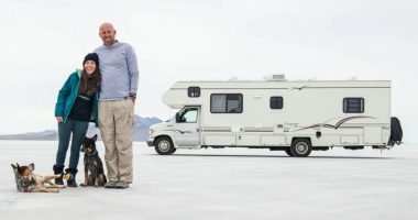 We save a fortune in our tiny home but that doesn’t hold back our Xmas plans – FREE decorations and a beach party await