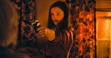 Eileen, Wonderfully played by Thomasin McKenzie, lives with her emotionally abusive father and works in the office at a local juvenile penitentiary