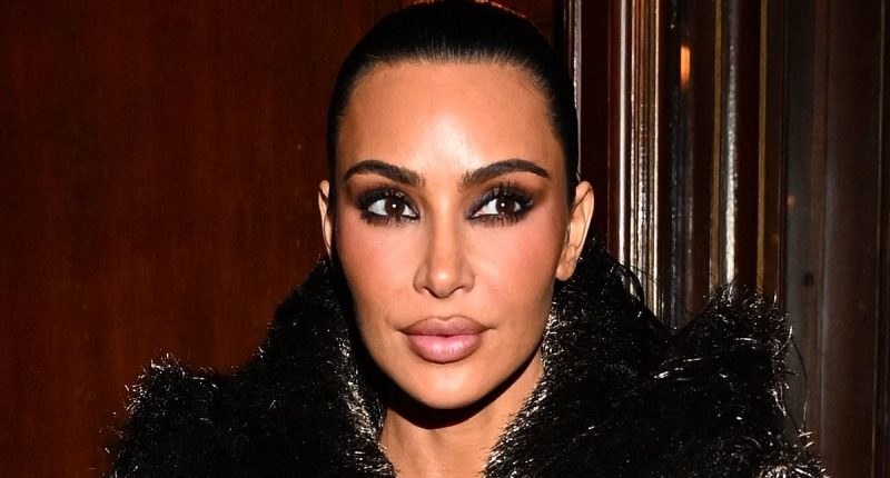 Kim Kardashian has her fingers in plaster as she leaves restaurant