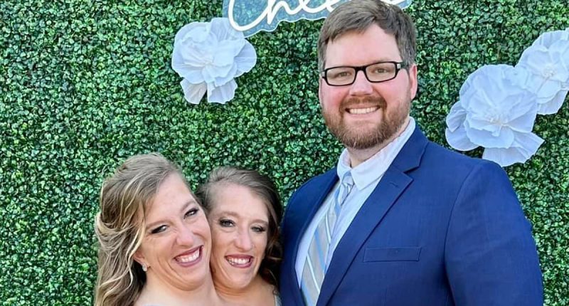 Abby Hensel, Conjoined Twin, Displays Wedding Ring in Public for the