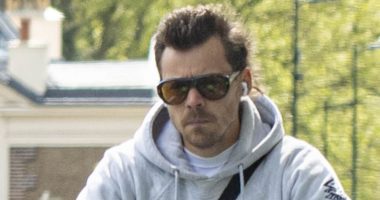 Harry Styles enjoys bike ride through Primrose Hill