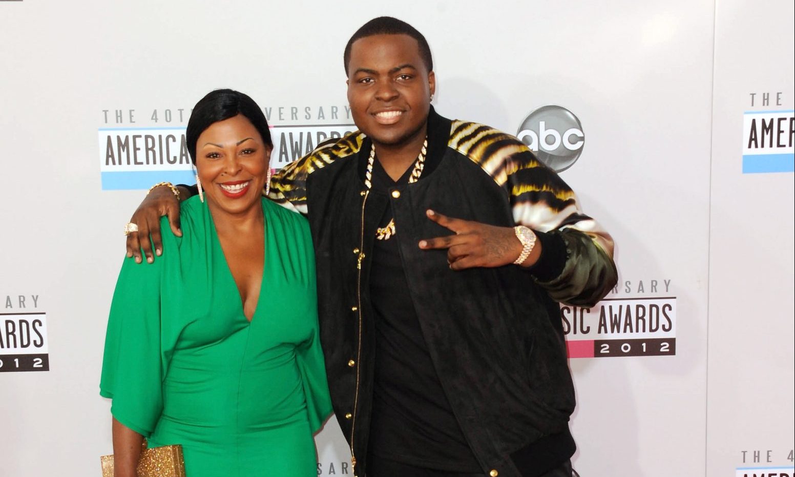 Sean kingston and his mother charged in fraud case potentially serving