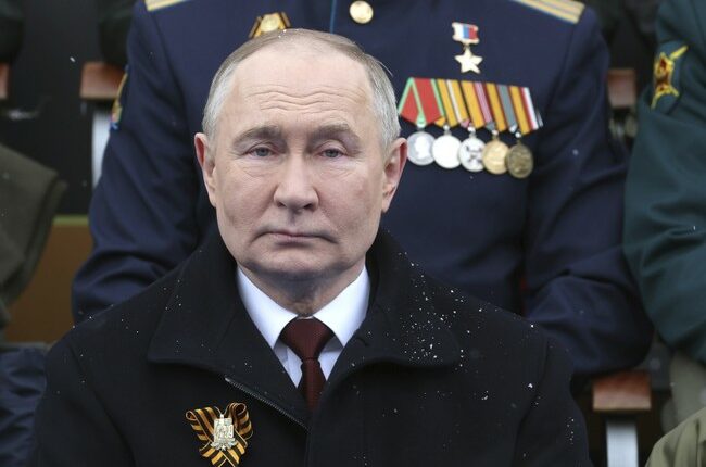 Russian Officials Smugly Dismiss Trump's 'Theatrical Ultimatum' on Ukraine Ceasefire Deal