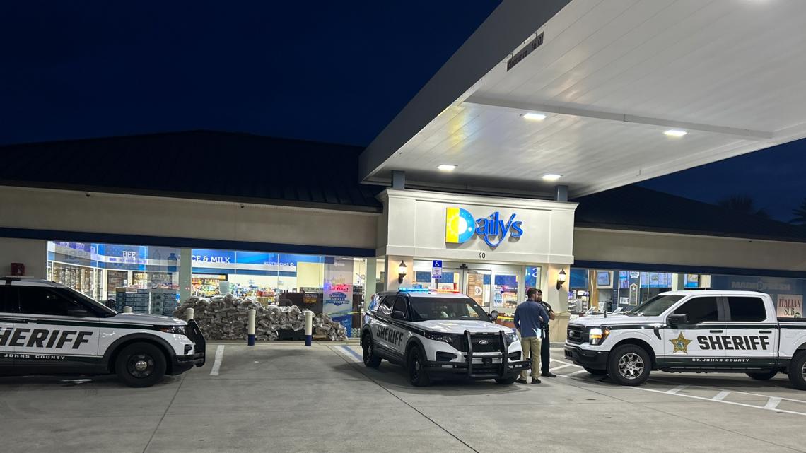 Suspect uses knife to threaten clerk and rob Nocatee Town Center gas Suspect uses knife to threaten clerk and rob Nocatee Town Center gas