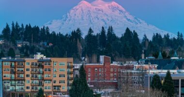 Hundreds of earthquakes rattle catastrophic volcano sparking fears of an eruption