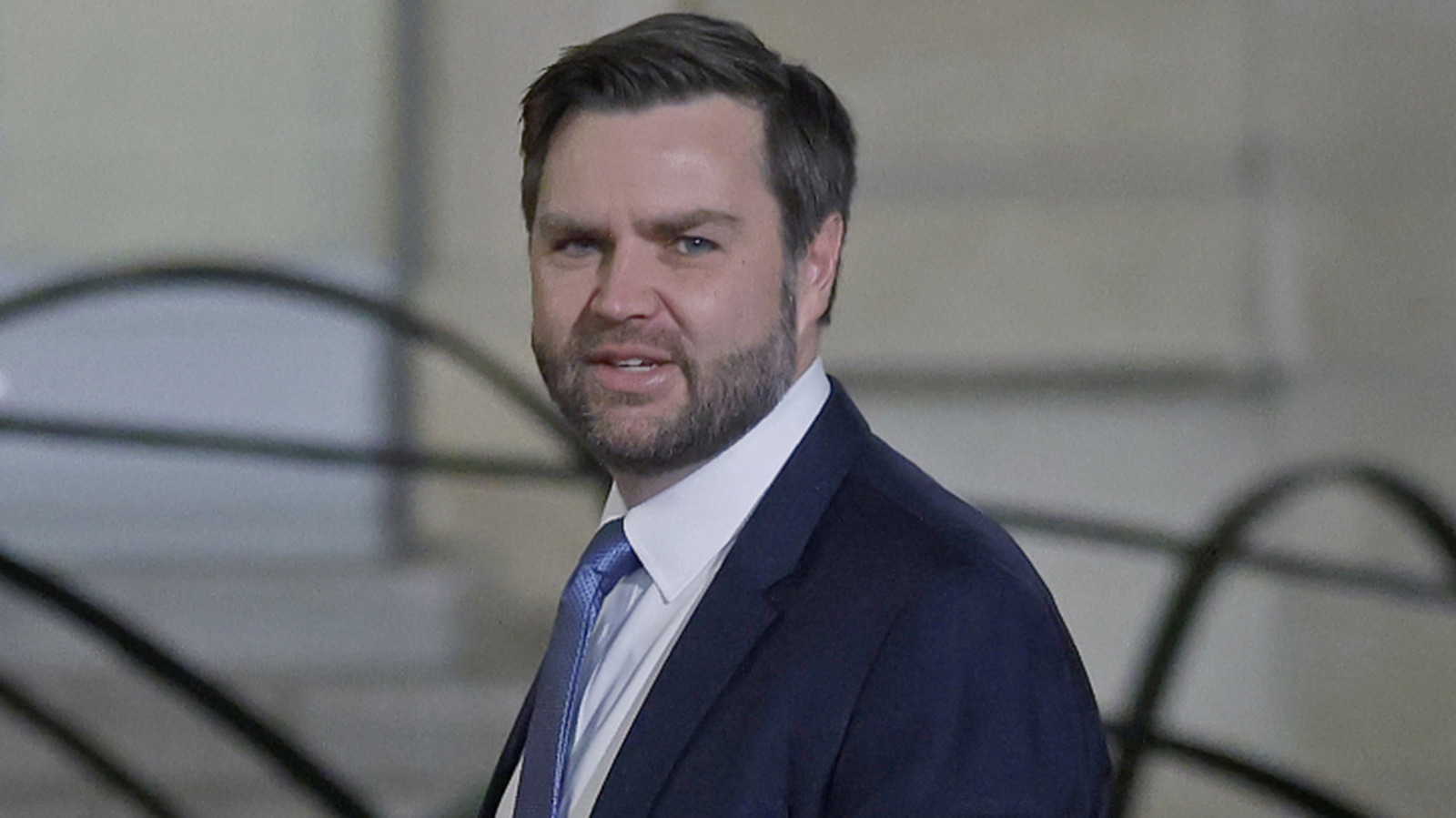 JD Vance Rocks Dramatic Eyeliner Look (Channeling Johnny Depp Vibes