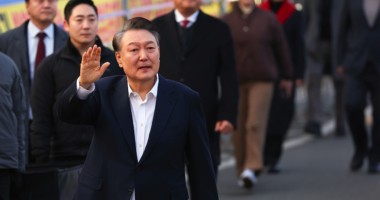 Court sentences former world leader to 7 years in prison for resisting arrest, other charges